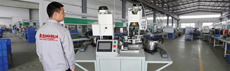 Macchina per crimpare e inserire terminali a doppia estremità Macchina per crimpare e inserire terminali a doppia estremità
