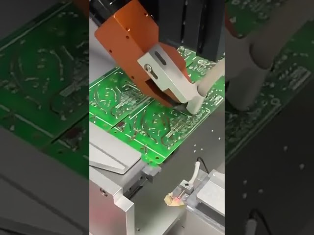 Macchina automatica per la rifilatura di precisione di PCB – Alta precisione garantita
