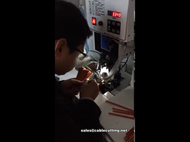 Macchina crimpatrice automatica per terminali su cavi piatti | Crimpatura di precisione