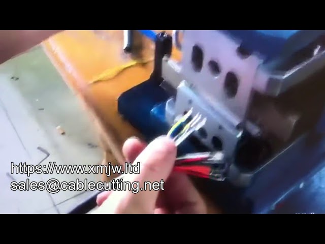 Macchina spellafili manuale 3FN per 5 cavi multipolari: spellatura e attorcigliatura