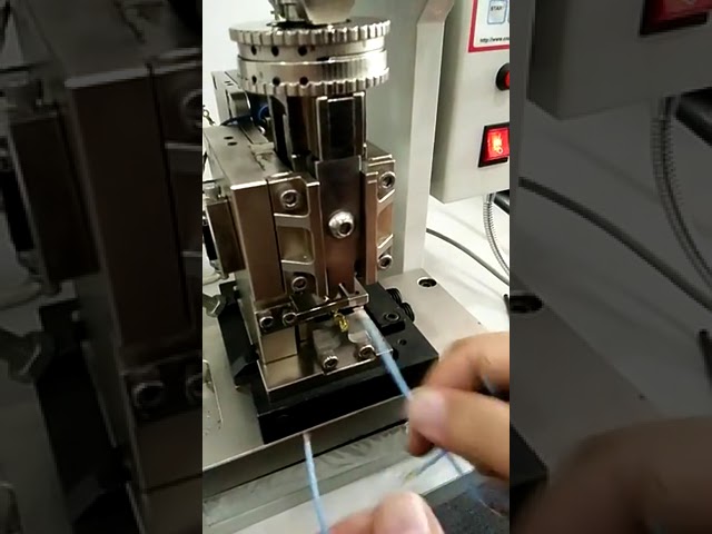 Macchina Crimpatrice per Terminali Cavi 4T 220V/110V - Crimpatrice per Cablaggi e Capicorda in Rame (Modello Più Venduto)