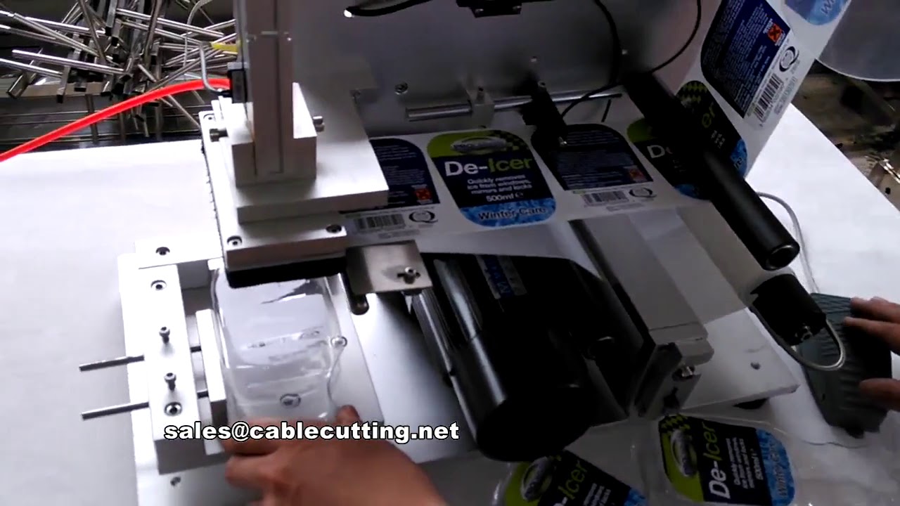 Etichettatrice Semi-Automatica per Superfici Piane: Precisione e Velocità