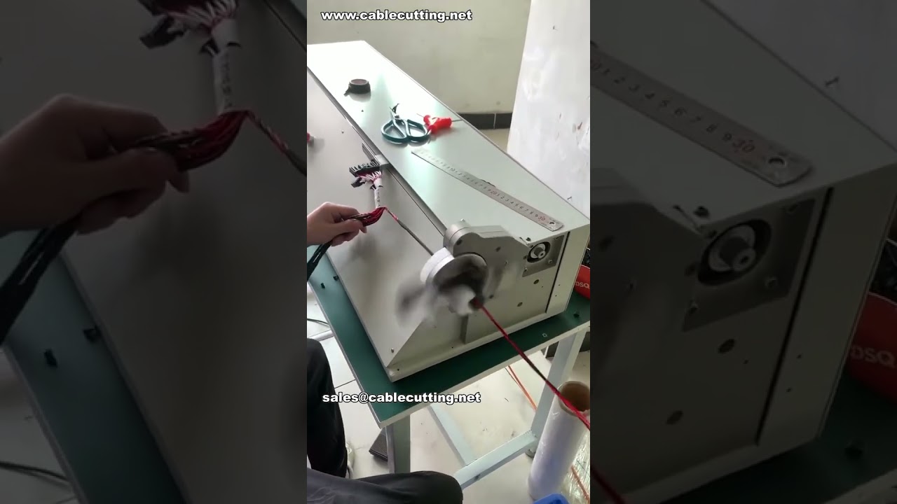 Nastratrice continua per cablaggi auto: dimostrazione in fabbrica