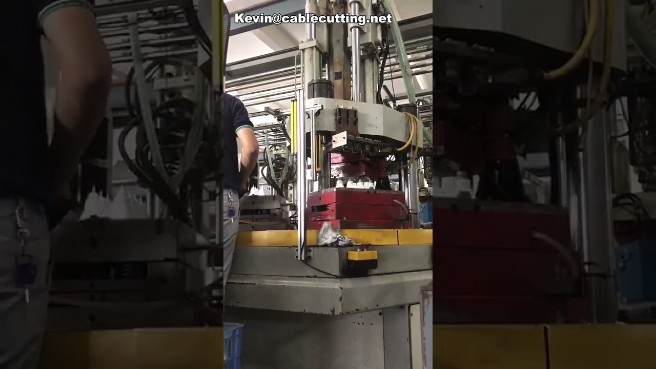 Macchina Rotativa per Stampaggio a Iniezione di Portalampade LED | Produzione Automatica