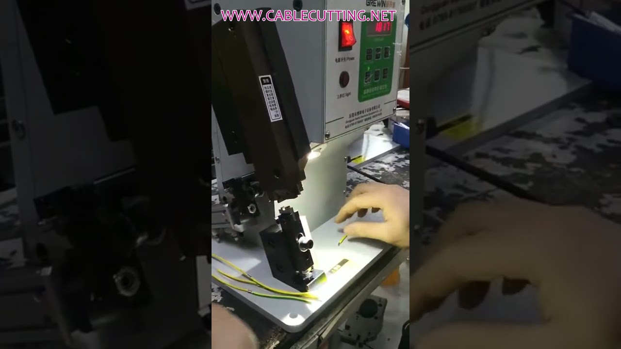 Macchina automatica per giunzione cavi, connessione e crimpatura terminali