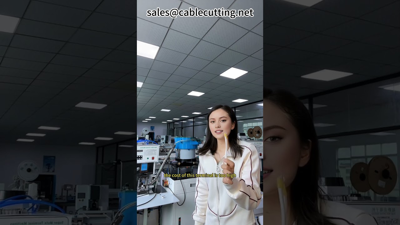 Crimpatrice automatica multifunzione per terminali con vassoio vibrante