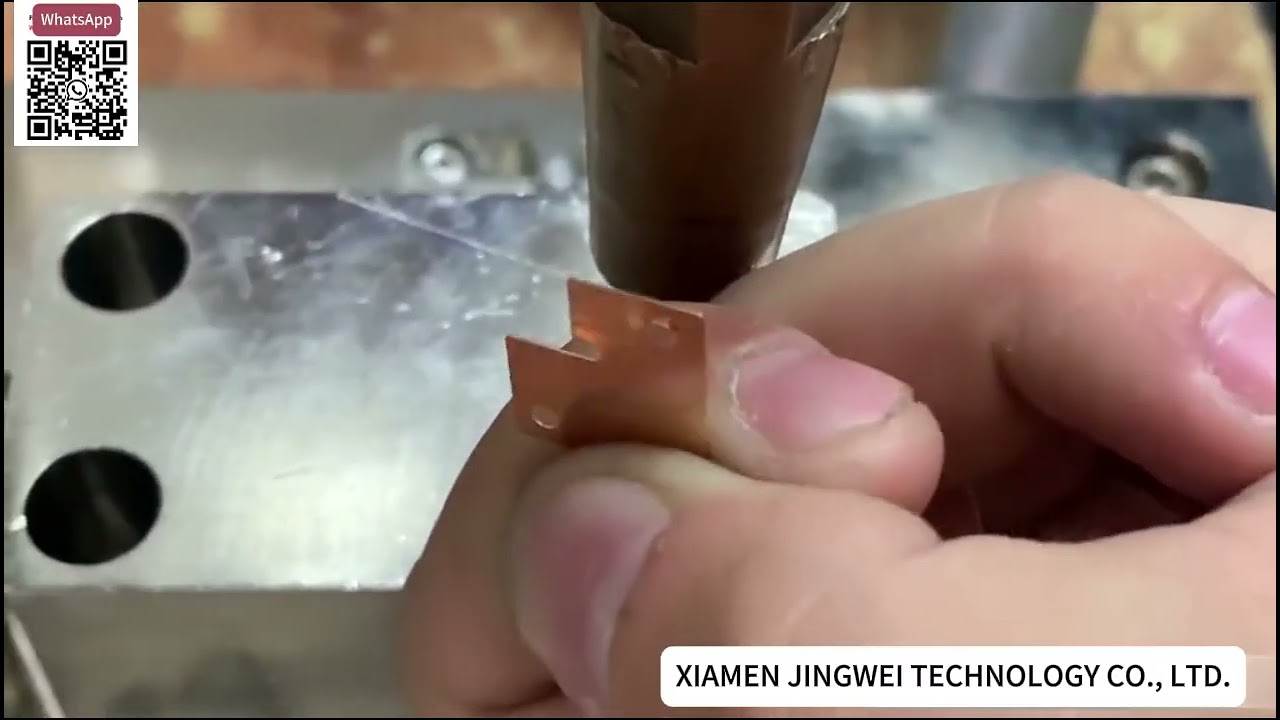 Dimostrazione di macchina per saldatura a resistenza per piastra di contatto in argento sottile su striscia di rame