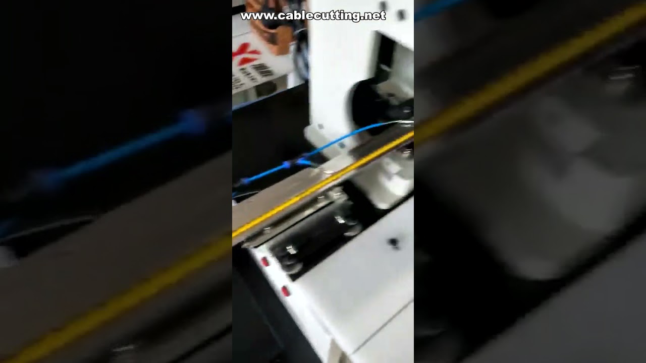Crimpatrice Semicontrollata per Terminali: Crimpatura Bulk e Fili in Azione